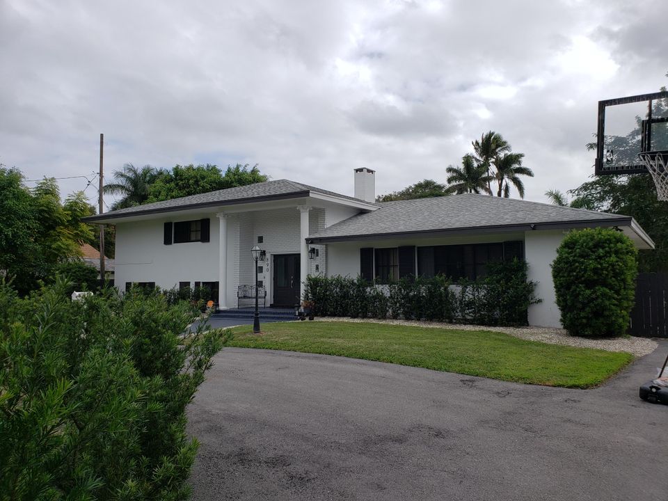 Recently Sold: $309,999 (3 beds, 3 baths, 2860 Square Feet)