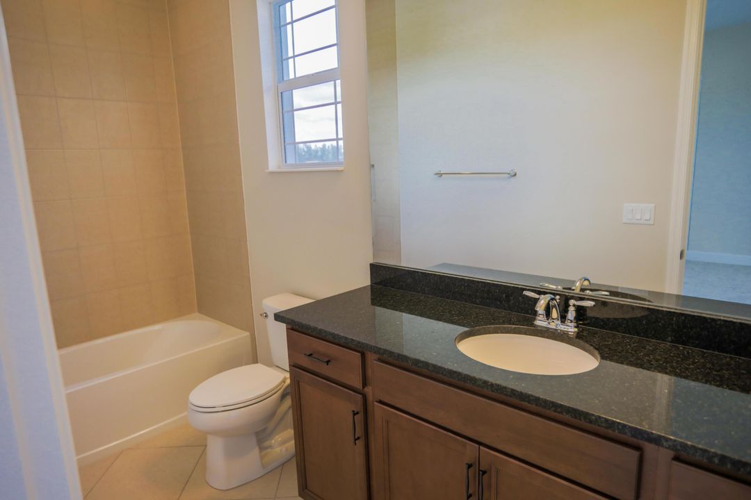 Недавно арендовано: $3,900 (6 спален, 4 ванн, 3977 Квадратных фут)