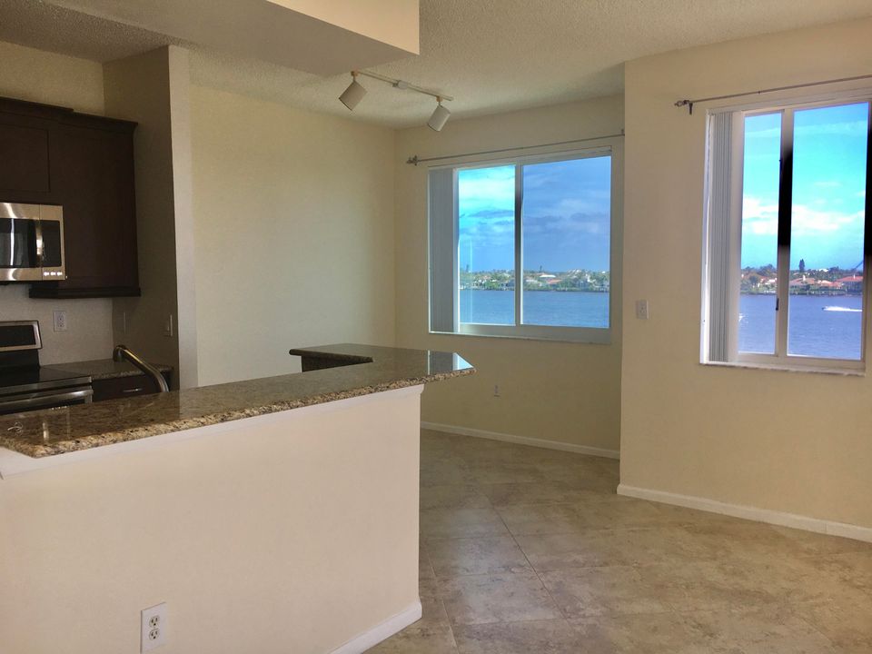 Recently Rented: $1,800 (2 beds, 1 baths, 867 Square Feet)