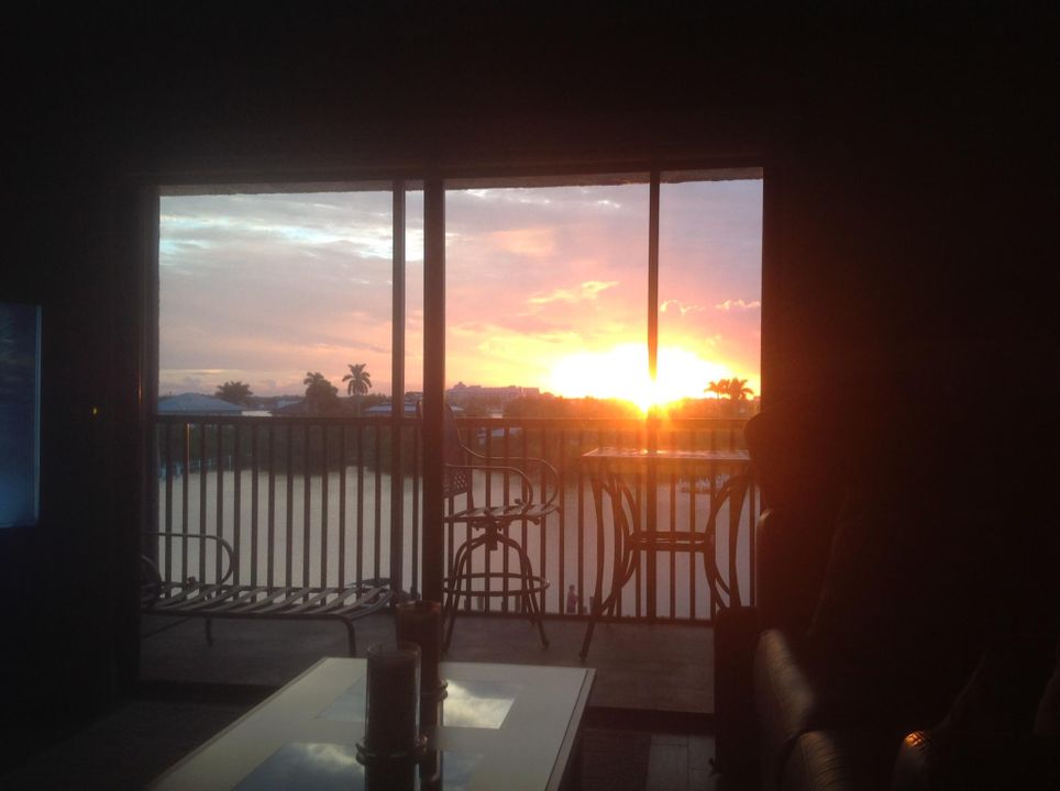 Recently Sold: $375,000 (2 beds, 2 baths, 1293 Square Feet)