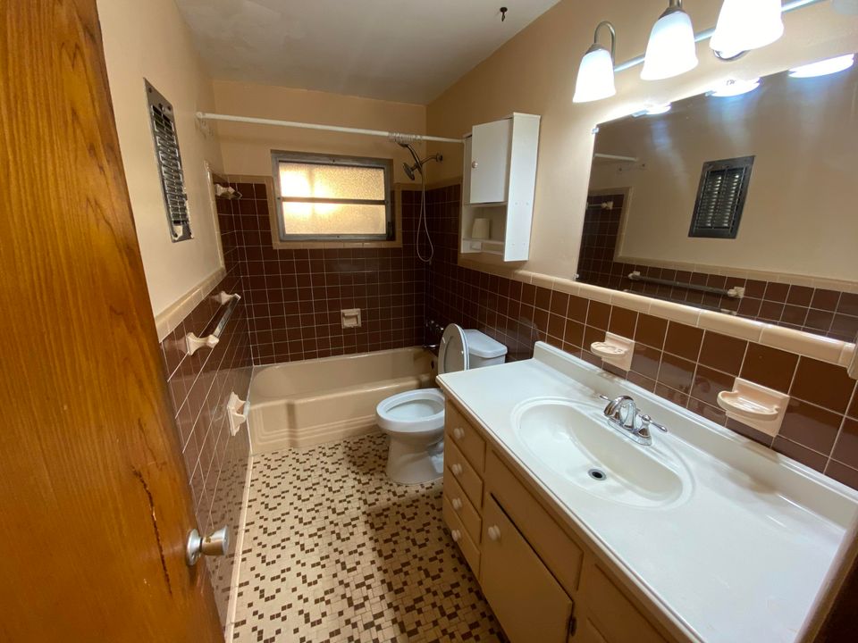 Недавно арендовано: $1,400 (4 спален, 2 ванн, 1300 Квадратных фут)