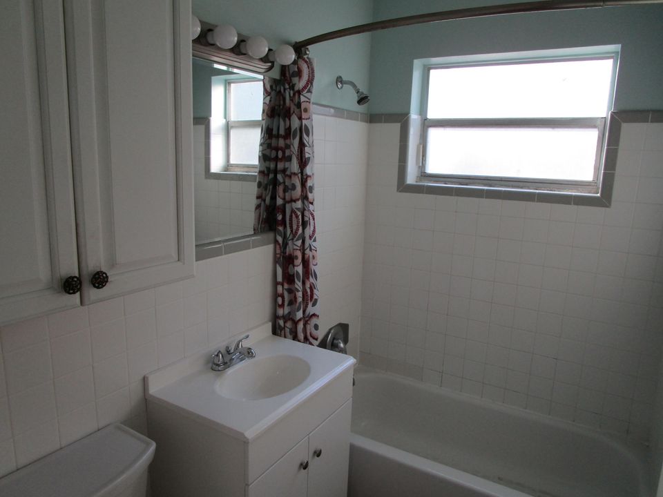 Недавно арендовано: $1,400 (2 спален, 1 ванн, 850 Квадратных фут)