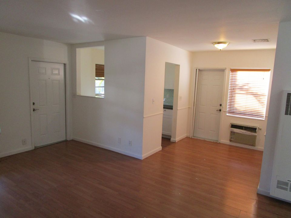 Recently Rented: $1,400 (2 beds, 1 baths, 850 Square Feet)
