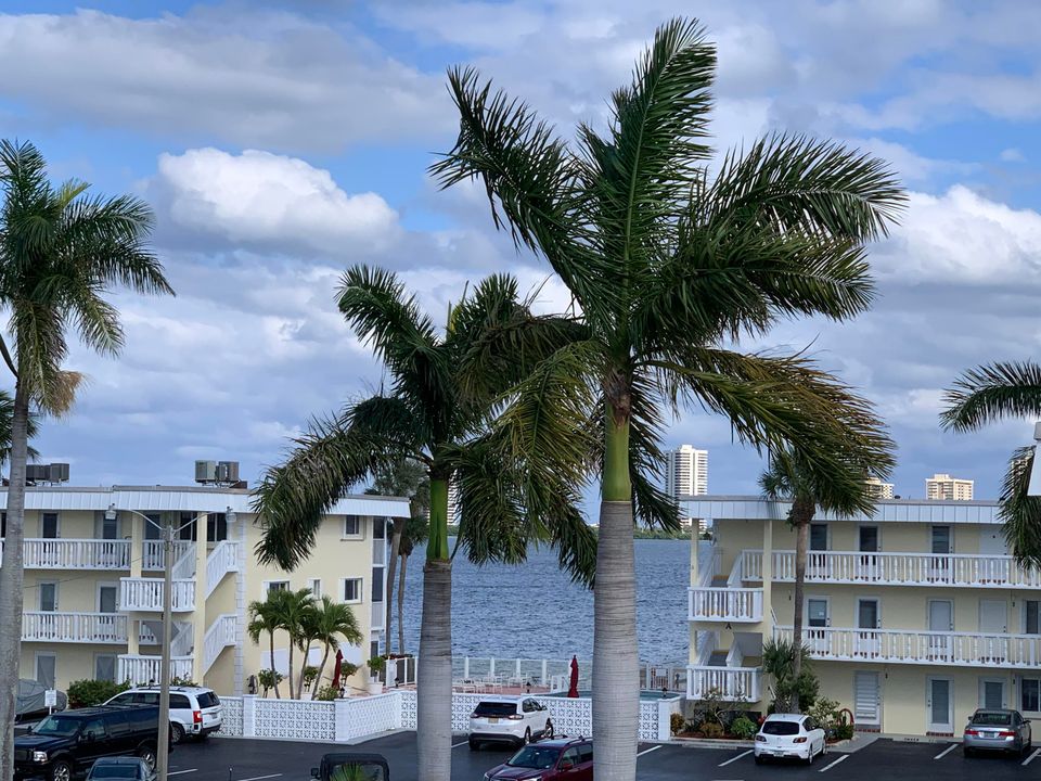 Recently Sold: $105,000 (2 beds, 1 baths, 880 Square Feet)