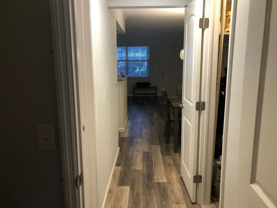 Active With Contract: $1,375 (1 beds, 1 baths, 587 Square Feet)