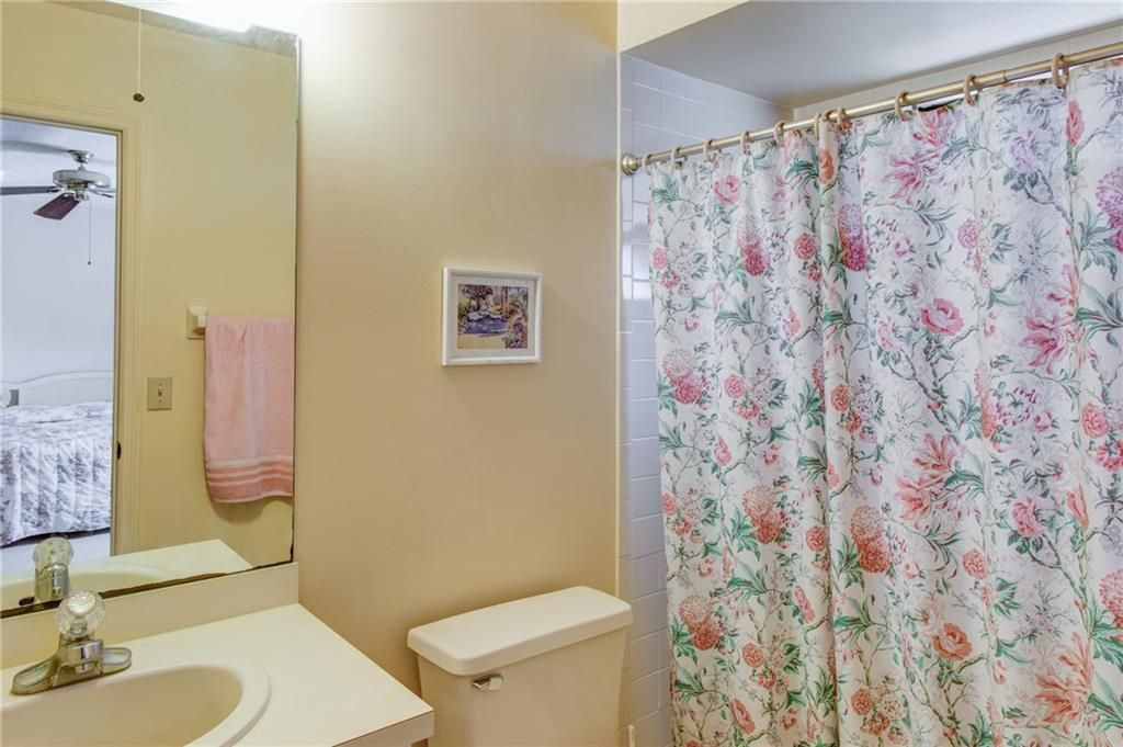 最近售出: $162,000 (2 贝兹, 2 浴室, 1082 平方英尺)