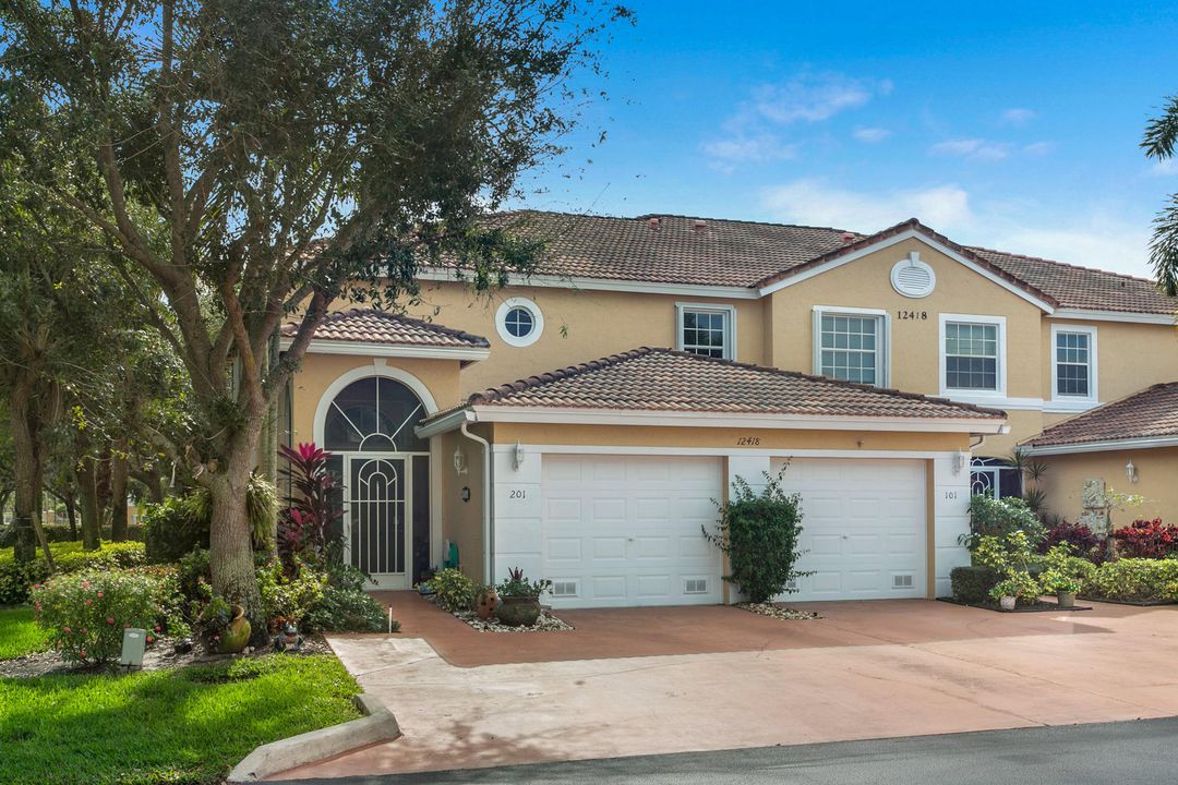 Recently Sold: $268,700 (3 beds, 2 baths, 1861 Square Feet)