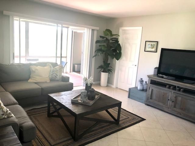 Recently Sold: $139,900 (2 beds, 2 baths, 889 Square Feet)