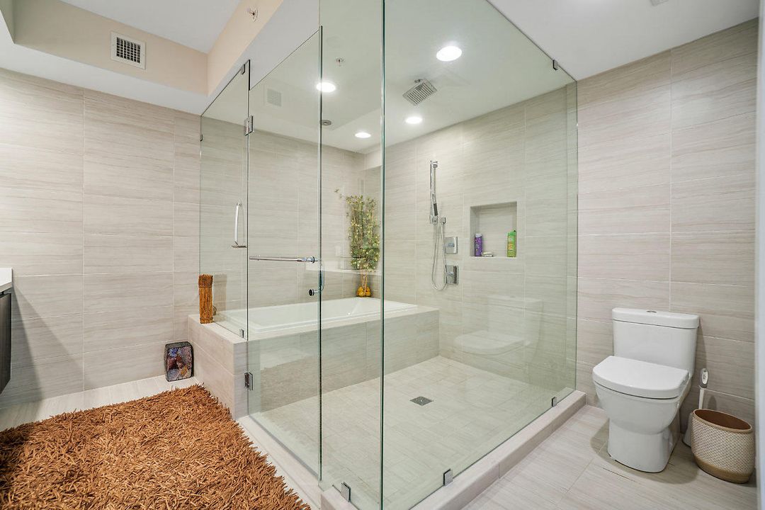 最近售出: $825,000 (2 贝兹, 2 浴室, 2107 平方英尺)