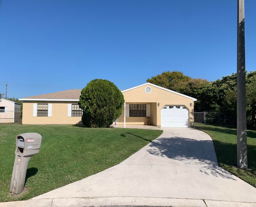 Recently Sold: $165,000 (3 beds, 2 baths, 1348 Square Feet)
