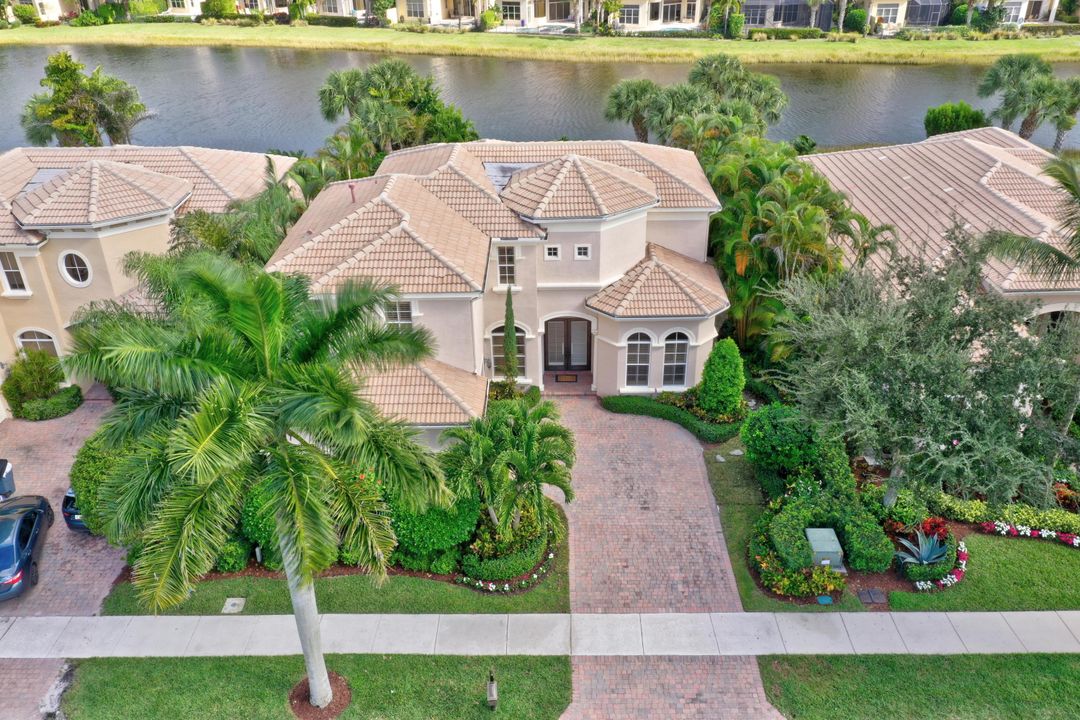 Recently Sold: $1,099,000 (5 beds, 5 baths, 4107 Square Feet)