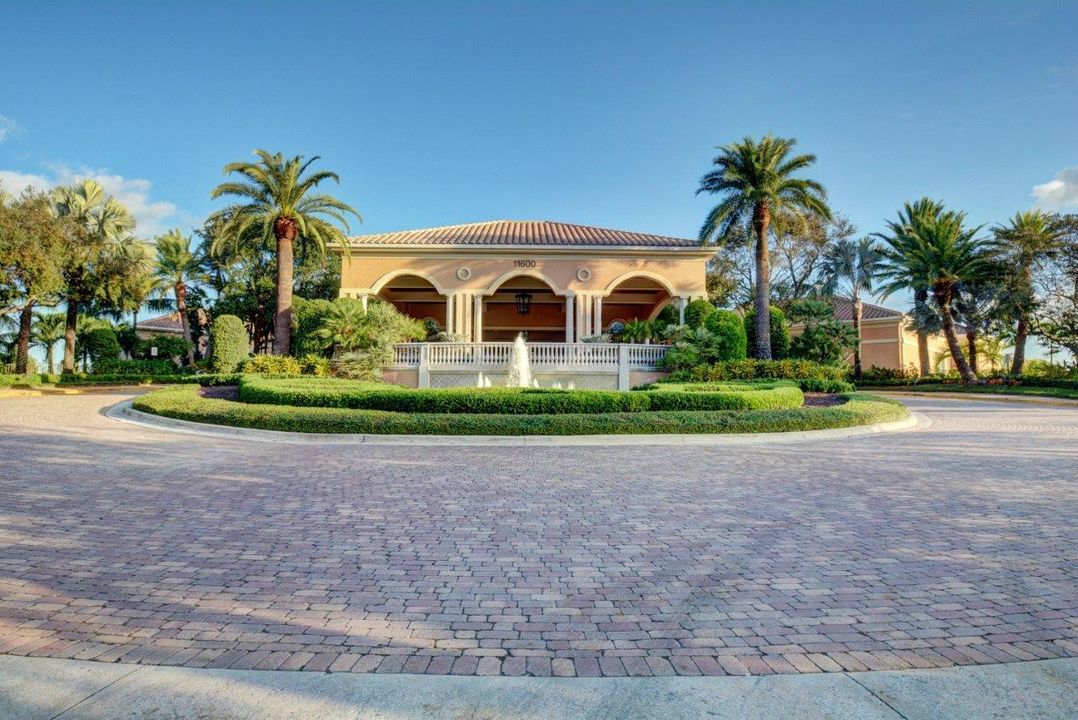 Recently Sold: $1,099,000 (5 beds, 5 baths, 4107 Square Feet)