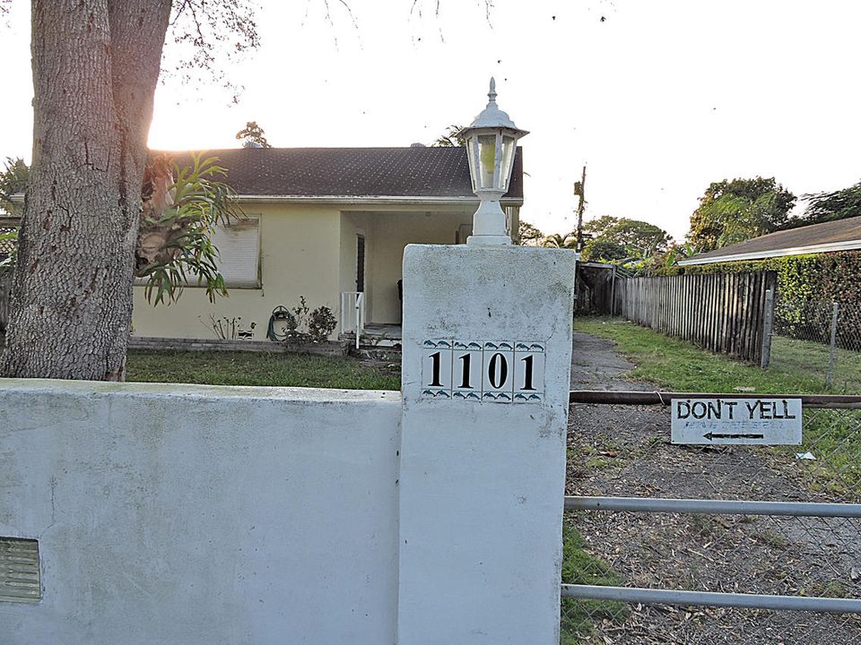 Recently Sold: $140,000 (2 beds, 1 baths, 1006 Square Feet)