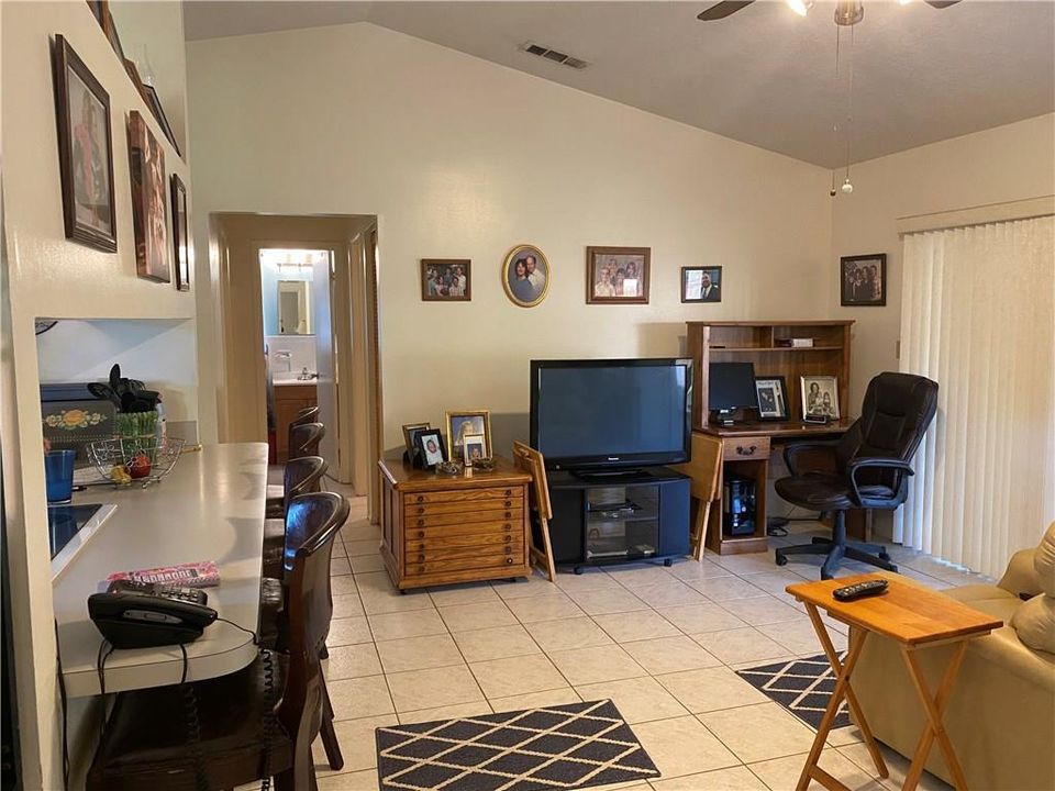 Recently Sold: $135,000 (2 beds, 1 baths, 968 Square Feet)