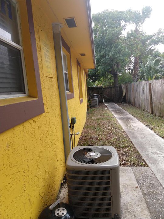 Recently Rented: $1,000 (2 beds, 1 baths, 2352 Square Feet)