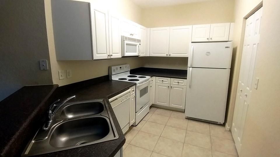 Recently Rented: $1,200 (1 beds, 1 baths, 776 Square Feet)