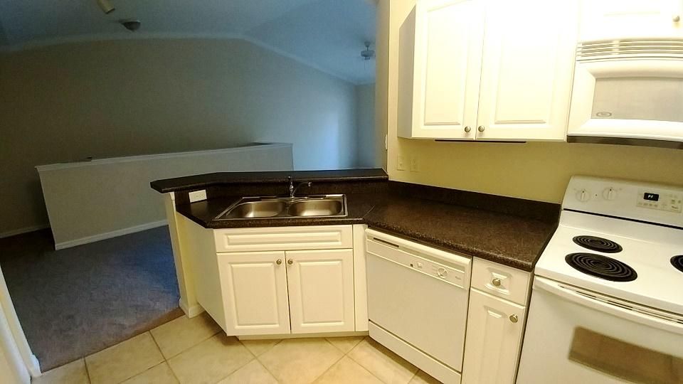 Recently Rented: $1,200 (1 beds, 1 baths, 776 Square Feet)