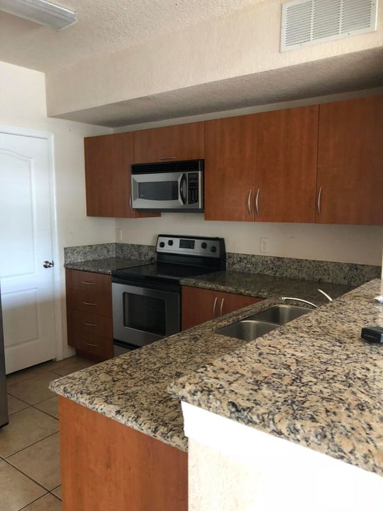 Recently Rented: $1,325 (2 beds, 2 baths, 1141 Square Feet)