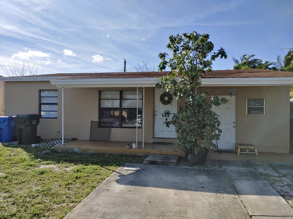 Recently Rented: $1,750 (3 beds, 1 baths, 966 Square Feet)