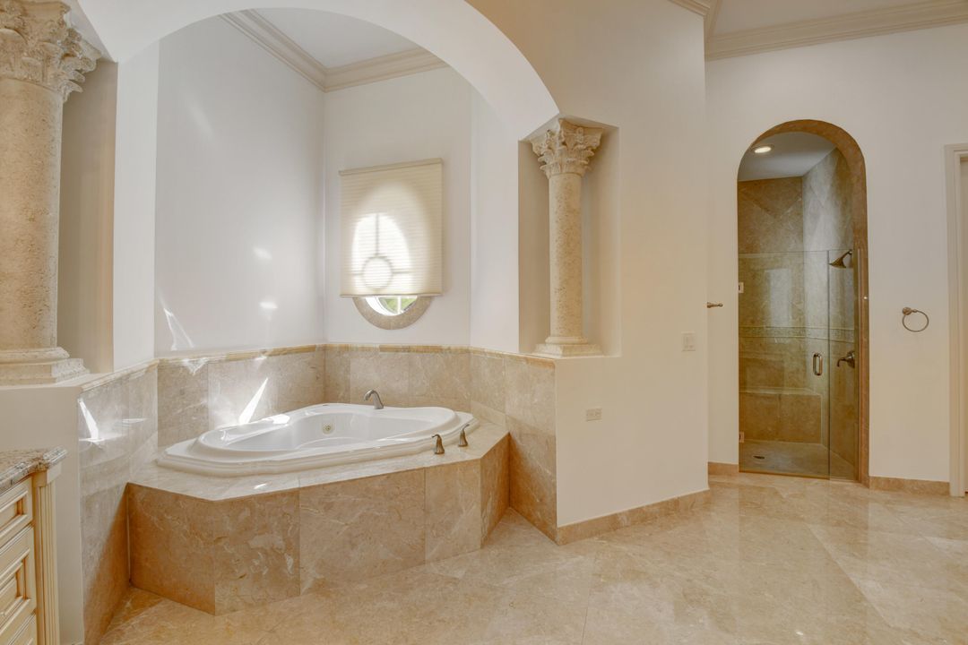 Недавно арендовано: $18,000 (6 спален, 7 ванн, 8357 Квадратных фут)