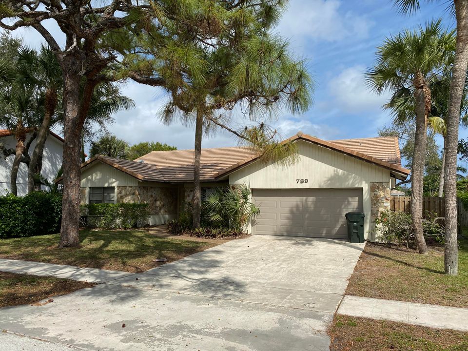 Recently Sold: $549,000 (4 beds, 2 baths, 2426 Square Feet)