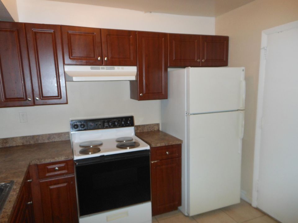Recently Rented: $1,300 (2 beds, 2 baths, 1100 Square Feet)