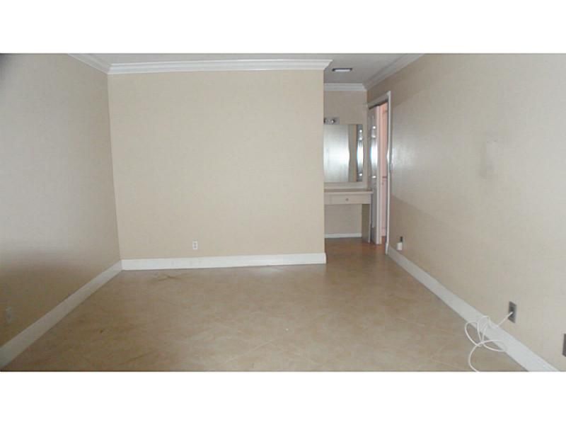 Recently Rented: $1,450 (2 beds, 2 baths, 982 Square Feet)