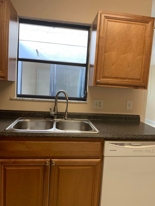 Recently Rented: $1,150 (2 beds, 2 baths, 1107 Square Feet)