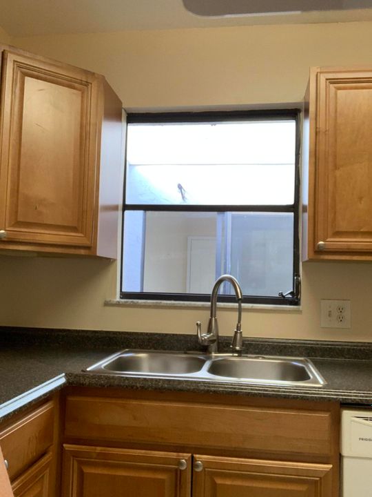 Recently Rented: $1,150 (2 beds, 2 baths, 1107 Square Feet)