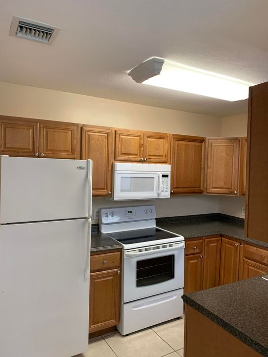 Recently Rented: $1,150 (2 beds, 2 baths, 1107 Square Feet)