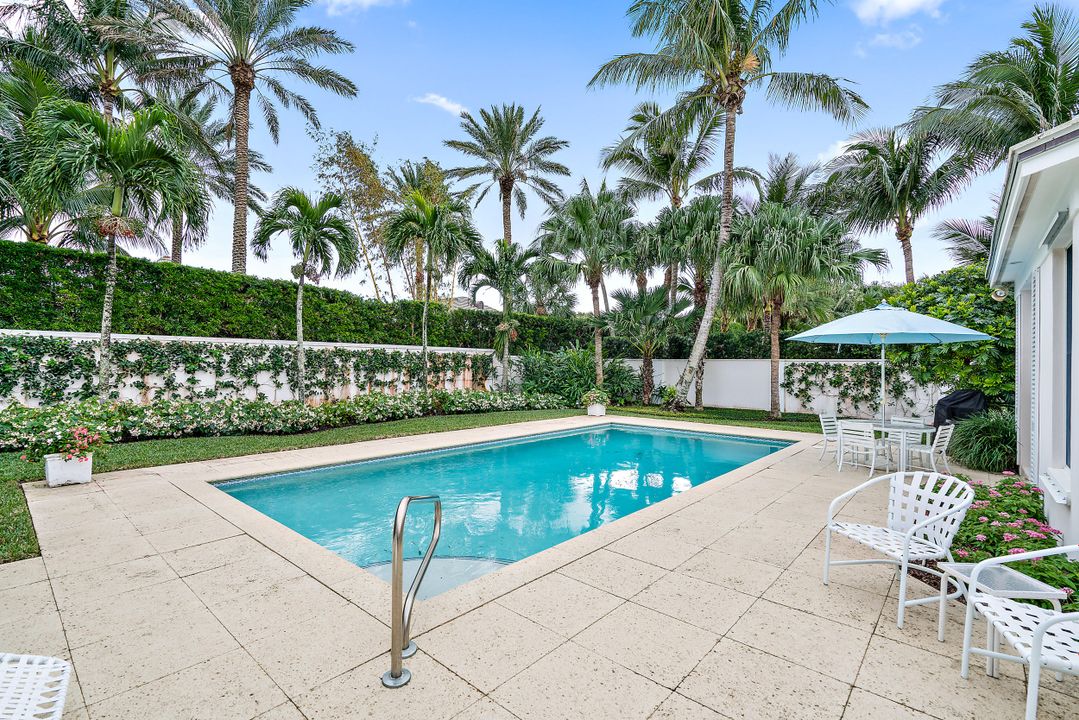 Recently Sold: $3,950,000 (5 beds, 5 baths, 3462 Square Feet)