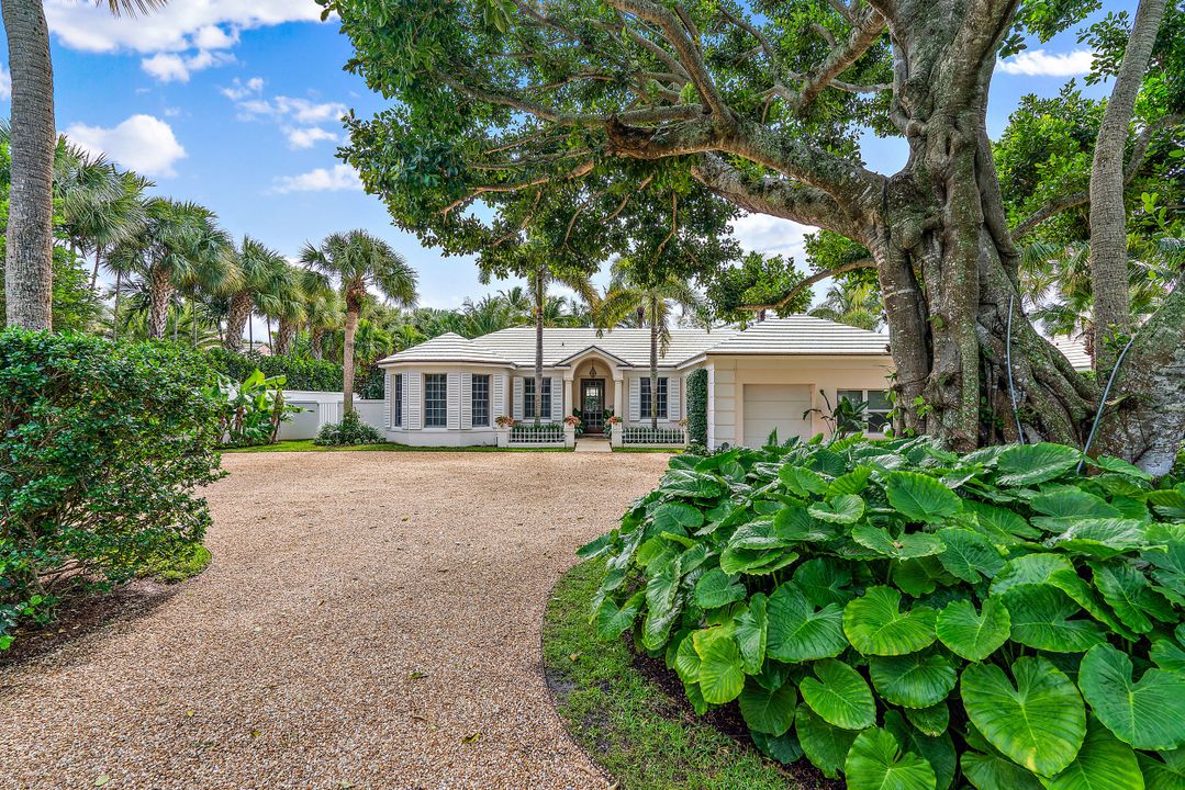 Recently Sold: $3,950,000 (5 beds, 5 baths, 3462 Square Feet)