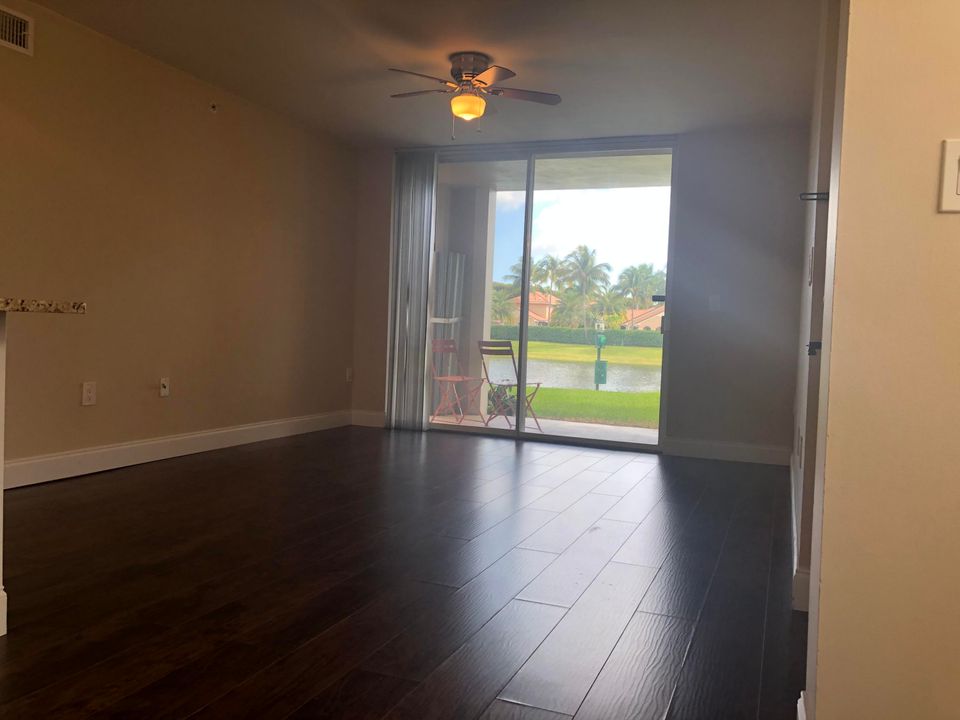 Recently Sold: $115,000 (1 beds, 1 baths, 702 Square Feet)