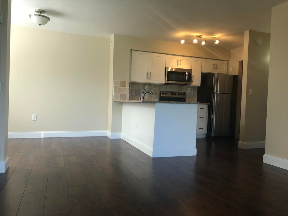 Recently Sold: $115,000 (1 beds, 1 baths, 702 Square Feet)