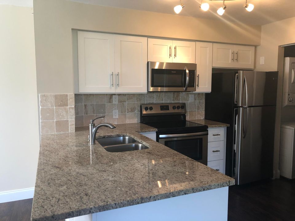 Recently Sold: $115,000 (1 beds, 1 baths, 702 Square Feet)