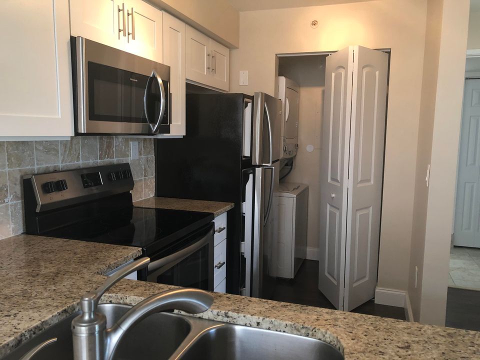 Recently Sold: $115,000 (1 beds, 1 baths, 702 Square Feet)