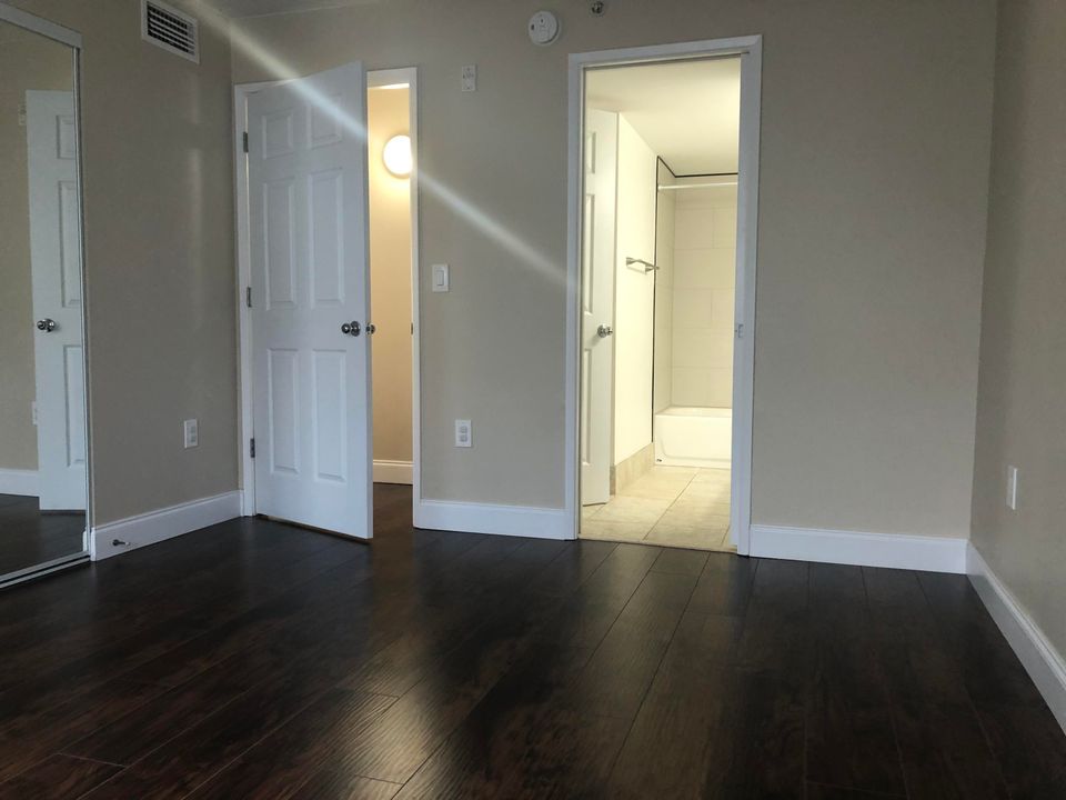 Recently Sold: $115,000 (1 beds, 1 baths, 702 Square Feet)