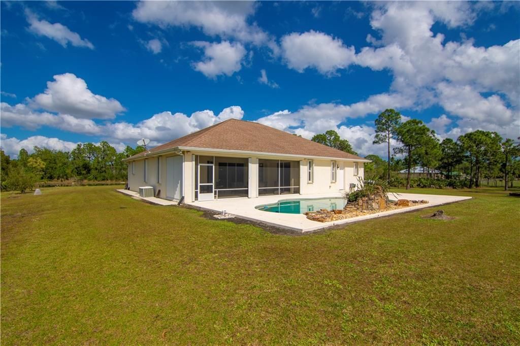 Recently Sold: $469,000 (4 beds, 3 baths, 2542 Square Feet)