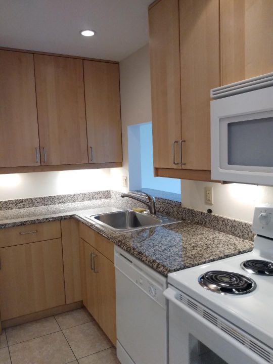 Recently Rented: $1,250 (1 beds, 1 baths, 689 Square Feet)
