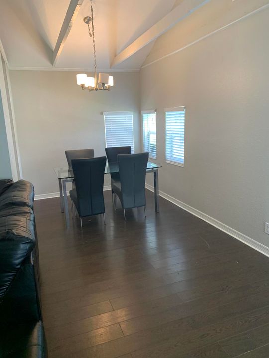 Recently Rented: $1,700 (2 beds, 2 baths, 1050 Square Feet)