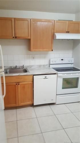 Recently Rented: $1,300 (2 beds, 2 baths, 870 Square Feet)