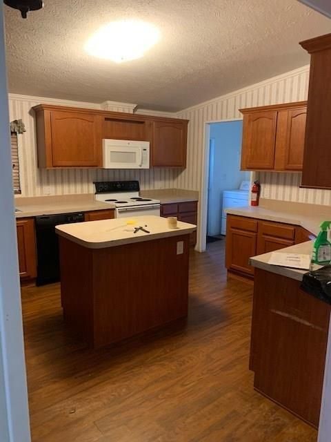 Recently Sold: $129,900 (3 beds, 2 baths, 1608 Square Feet)