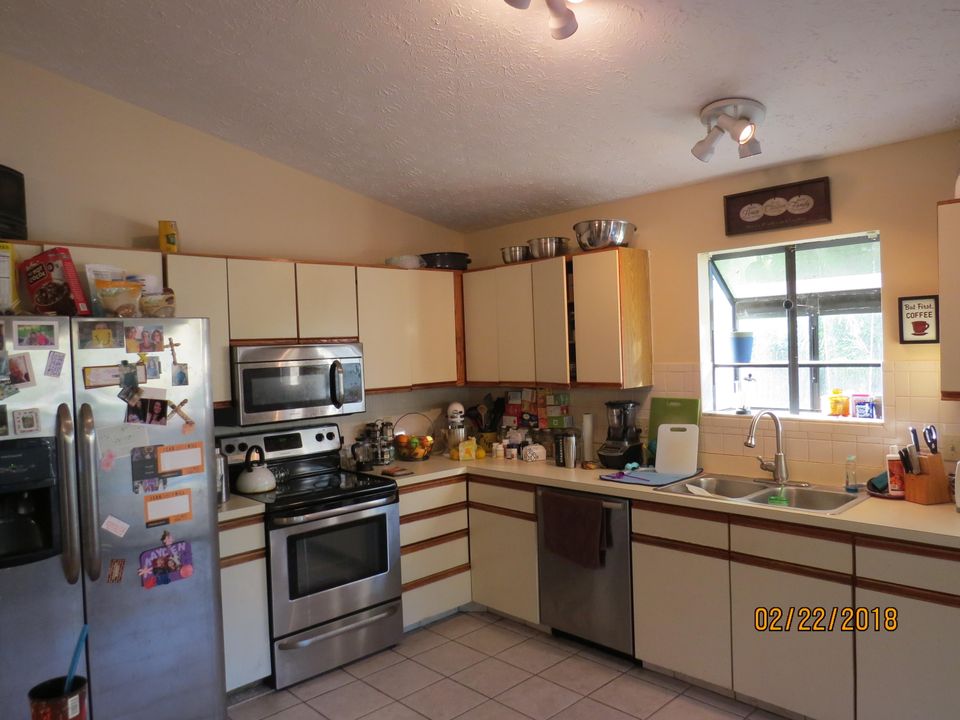 Recently Rented: $1,900 (3 beds, 2 baths, 1518 Square Feet)