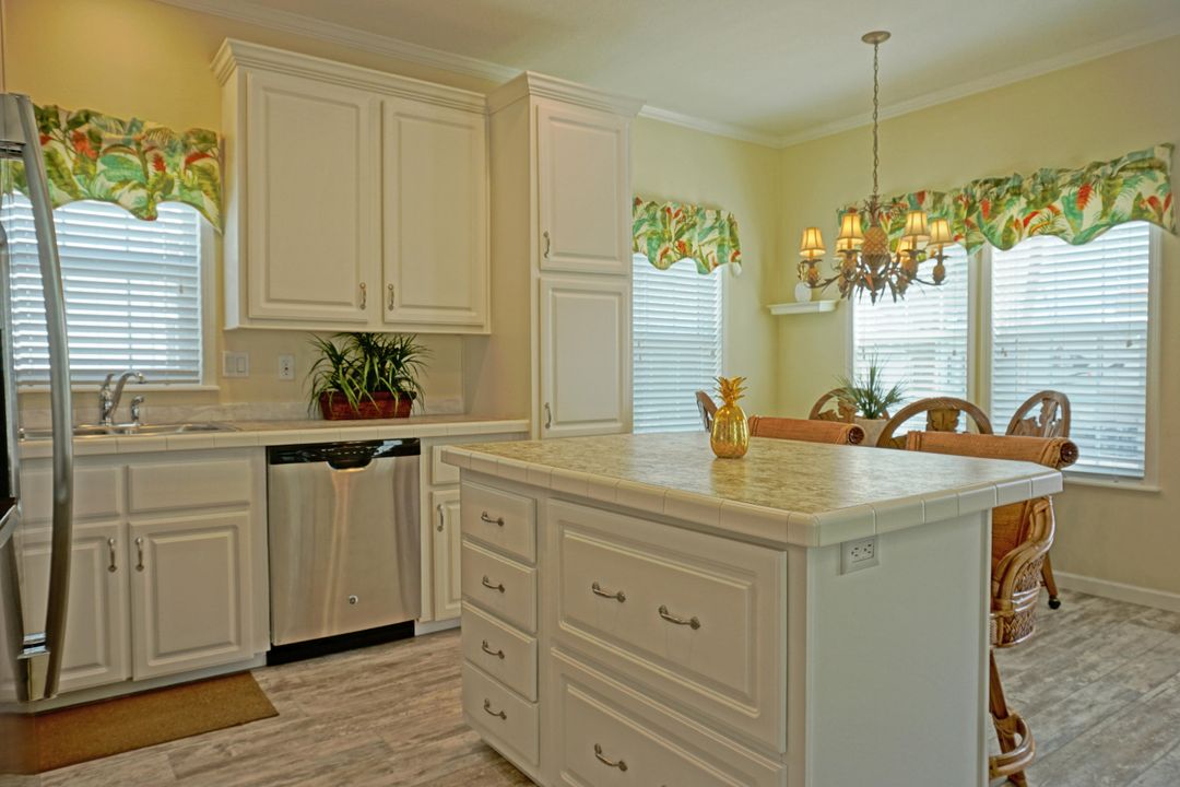 Недавно продано: $225,000 (2 спален, 2 ванн, 750 Квадратных фут)