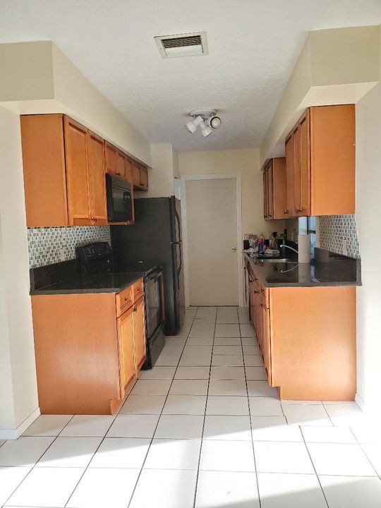 Recently Rented: $1,550 (2 beds, 2 baths, 972 Square Feet)