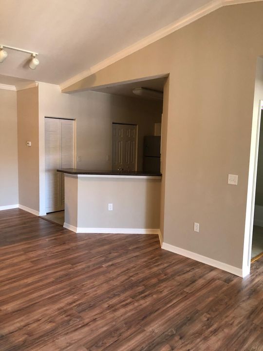 Recently Rented: $1,250 (1 beds, 1 baths, 776 Square Feet)