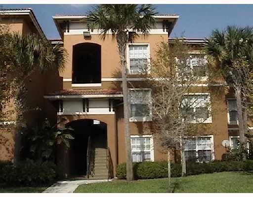 Recently Rented: $1,350 (2 beds, 2 baths, 929 Square Feet)