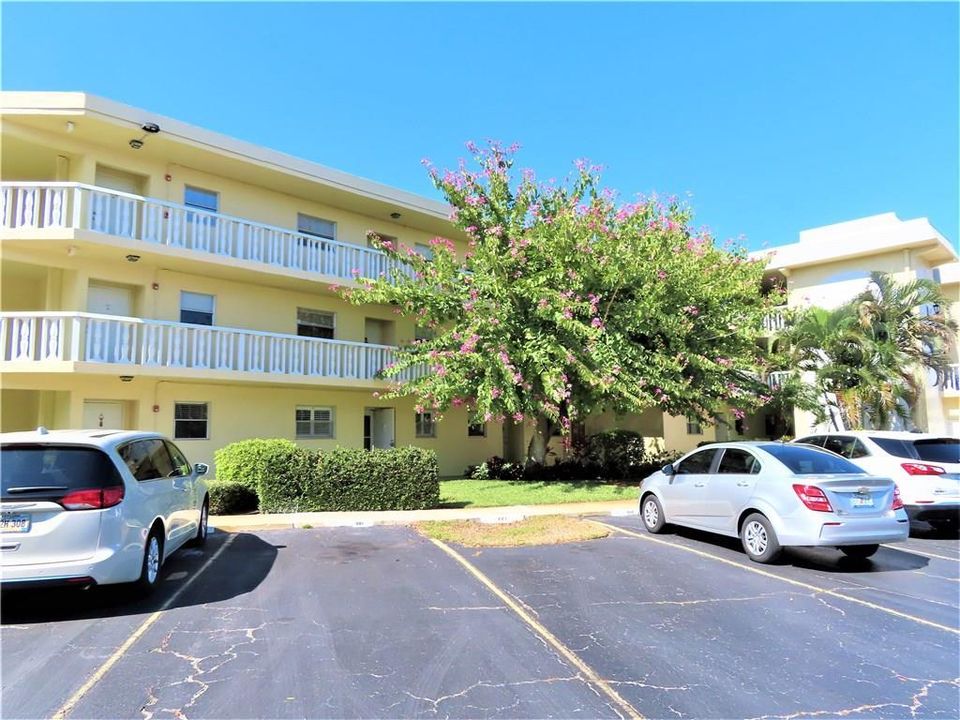 Recently Sold: $89,000 (2 beds, 2 baths, 928 Square Feet)