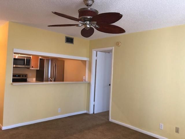 Recently Rented: $1,350 (2 beds, 2 baths, 815 Square Feet)