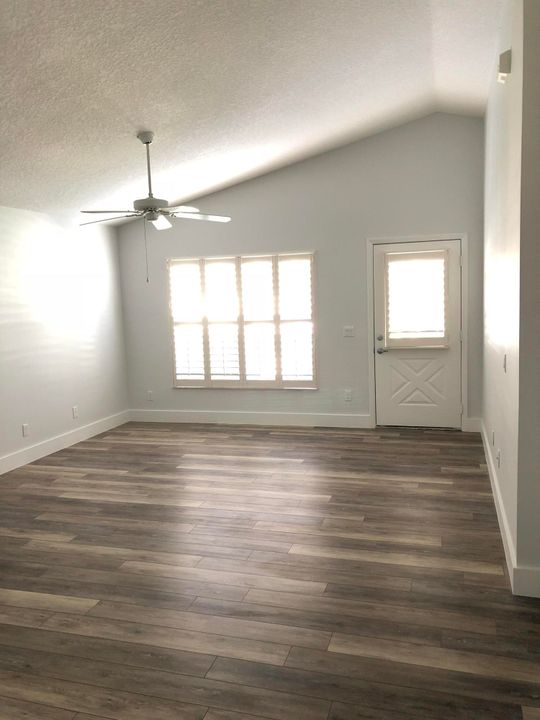 Recently Rented: $1,400 (2 beds, 2 baths, 1217 Square Feet)